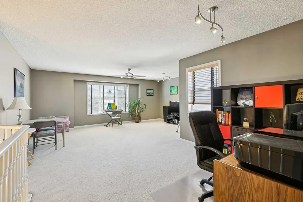172 West Lakeview Circle Chestermere AB T1X 1H7
