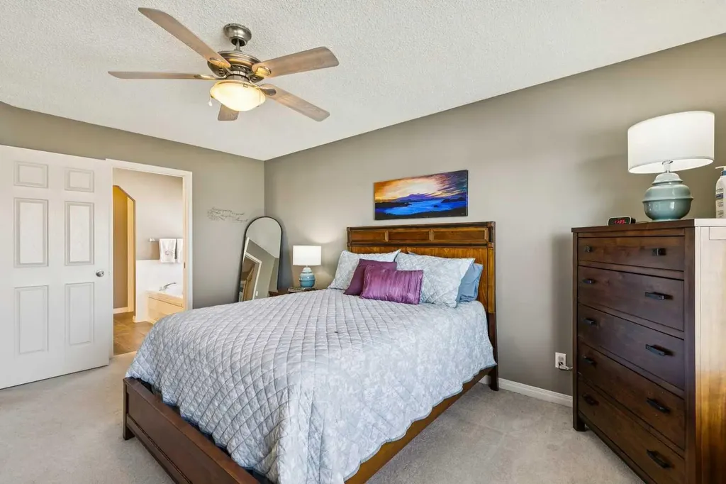 172 West Lakeview Circle Chestermere AB T1X 1H7