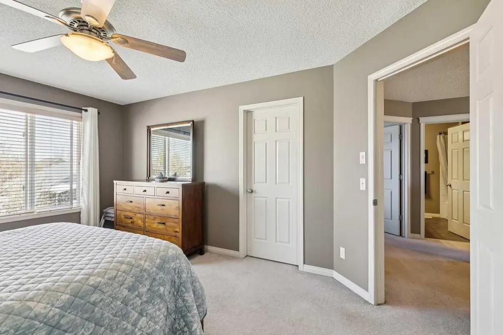 172 West Lakeview Circle Chestermere AB T1X 1H7