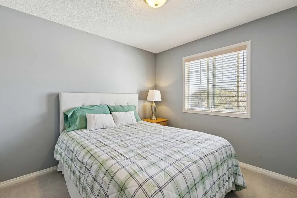 172 West Lakeview Circle Chestermere AB T1X 1H7