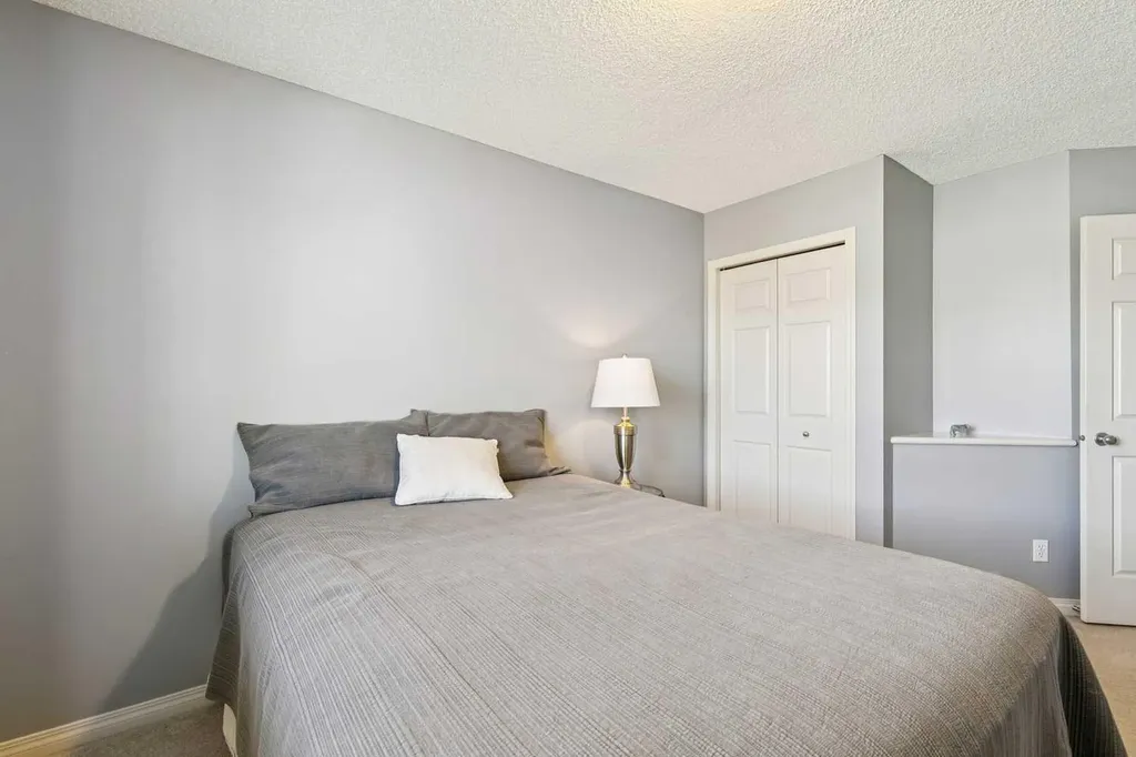 172 West Lakeview Circle Chestermere AB T1X 1H7