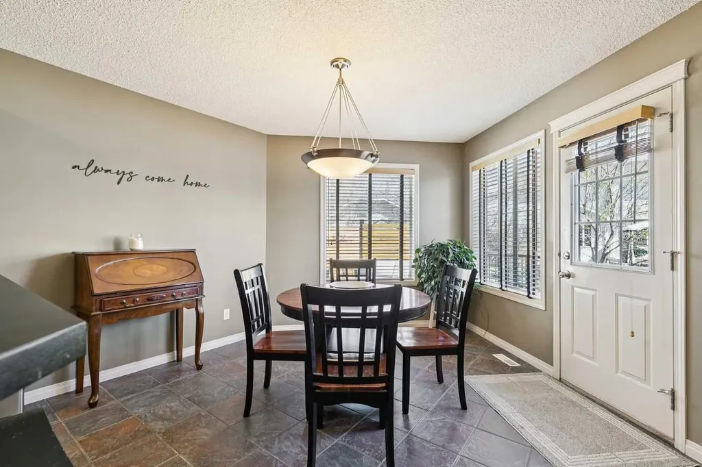 172 West Lakeview Circle Chestermere AB T1X 1H7