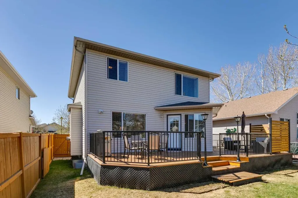 172 West Lakeview Circle Chestermere AB T1X 1H7