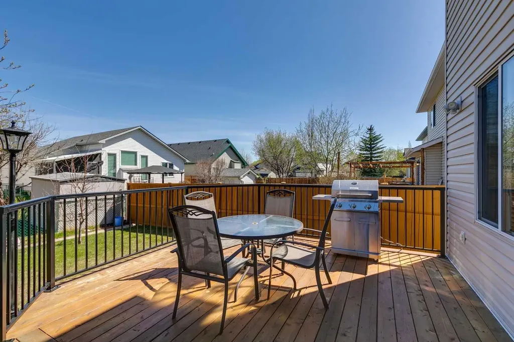 172 West Lakeview Circle Chestermere AB T1X 1H7
