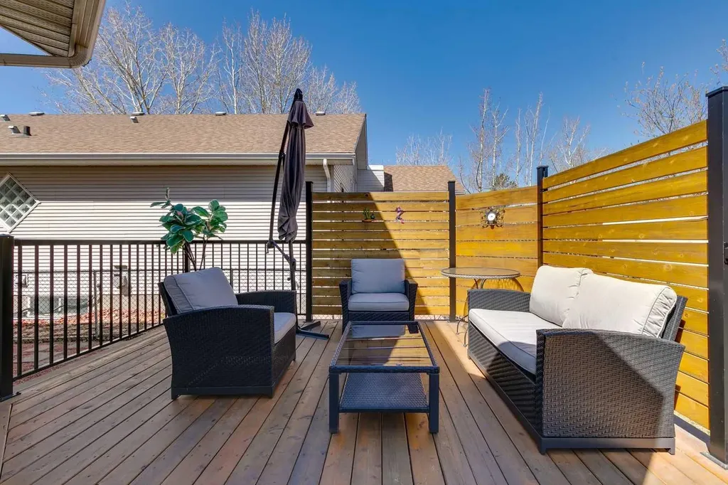 172 West Lakeview Circle Chestermere AB T1X 1H7