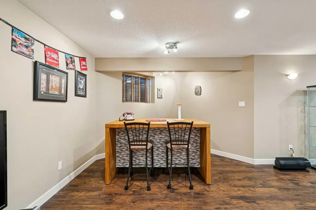 172 West Lakeview Circle Chestermere AB T1X 1H7