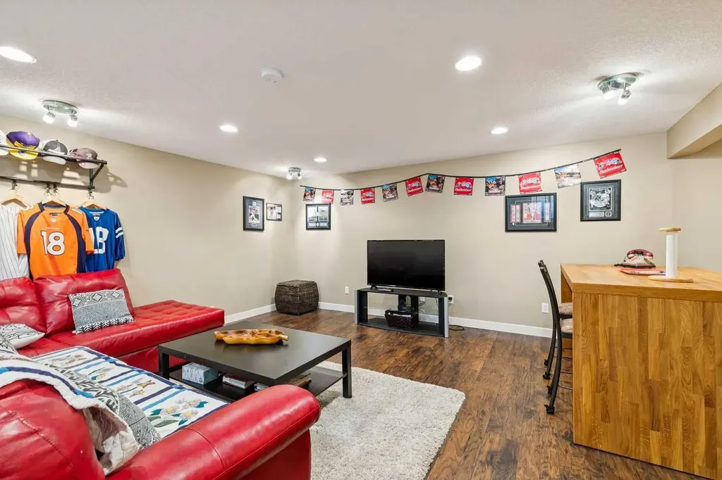 172 West Lakeview Circle Chestermere AB T1X 1H7