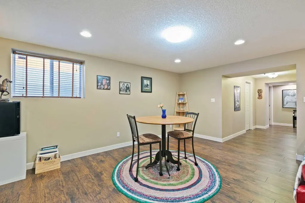 172 West Lakeview Circle Chestermere AB T1X 1H7