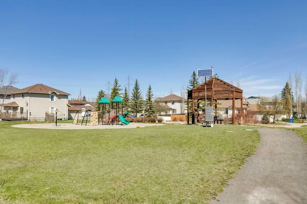 172 West Lakeview Circle Chestermere AB T1X 1H7