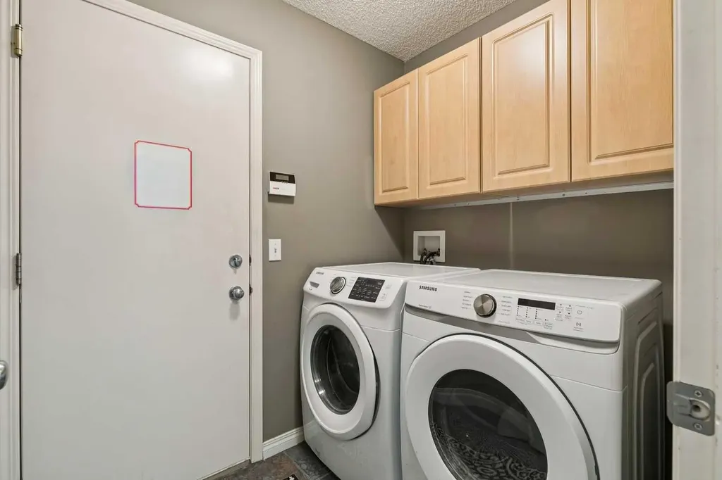 172 West Lakeview Circle Chestermere AB T1X 1H7