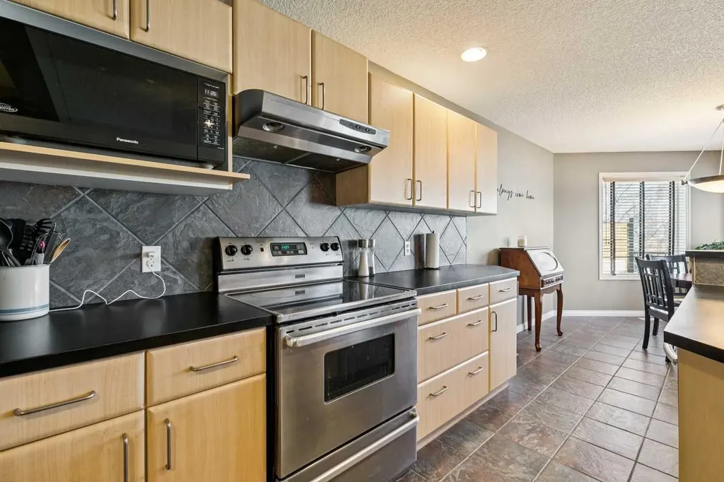 172 West Lakeview Circle Chestermere AB T1X 1H7