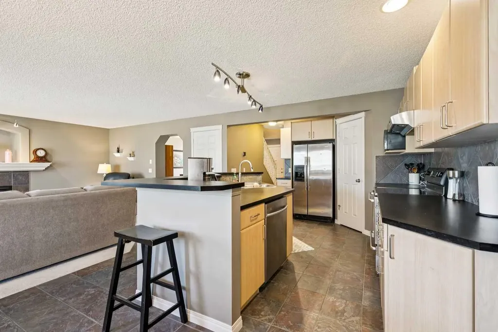 172 West Lakeview Circle Chestermere AB T1X 1H7