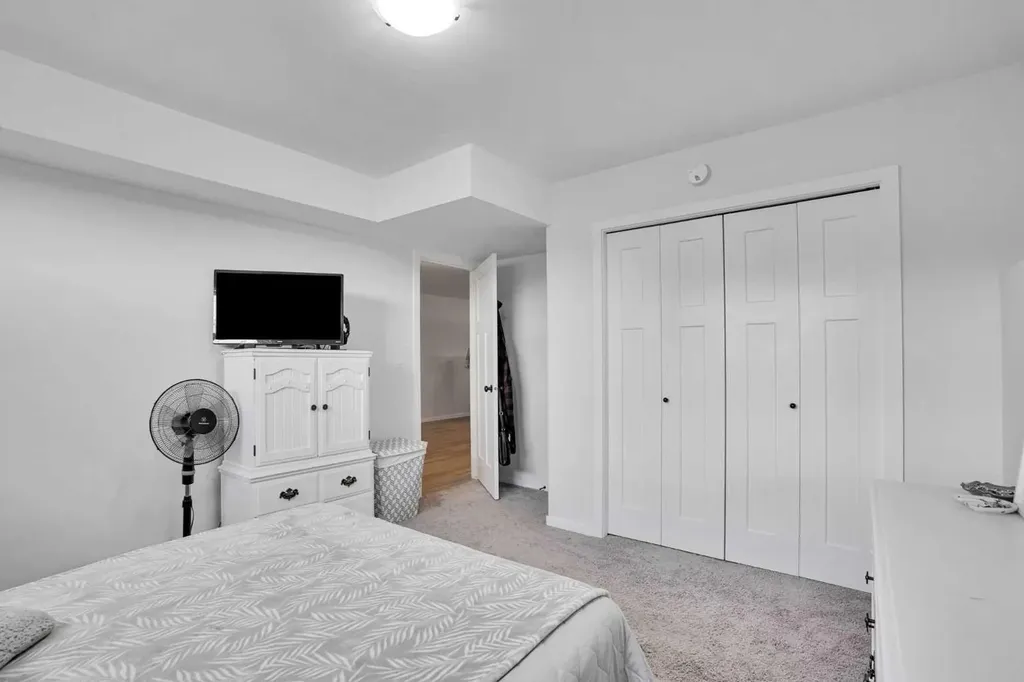244 Thomlison Avenue Red Deer AB T4P 3E6
