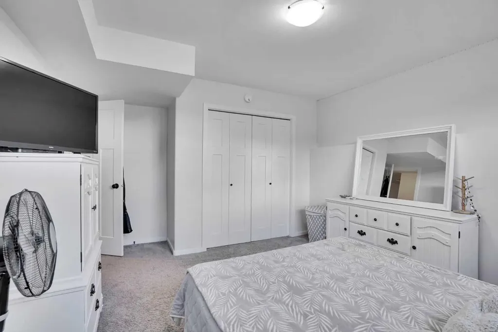 244 Thomlison Avenue Red Deer AB T4P 3E6