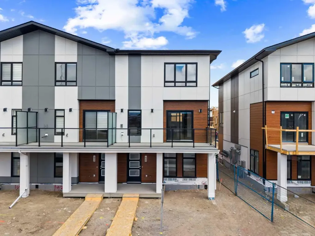 848 83 Street SW Calgary AB T3H 6M8
