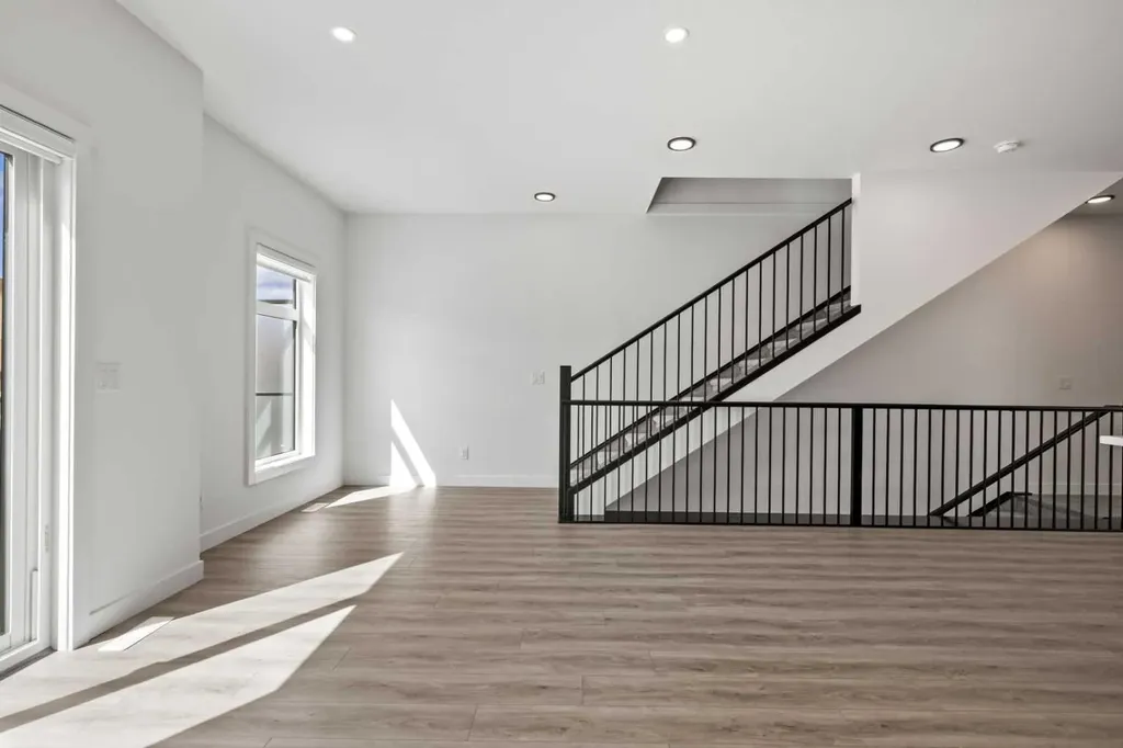 848 83 Street SW Calgary AB T3H 6M8