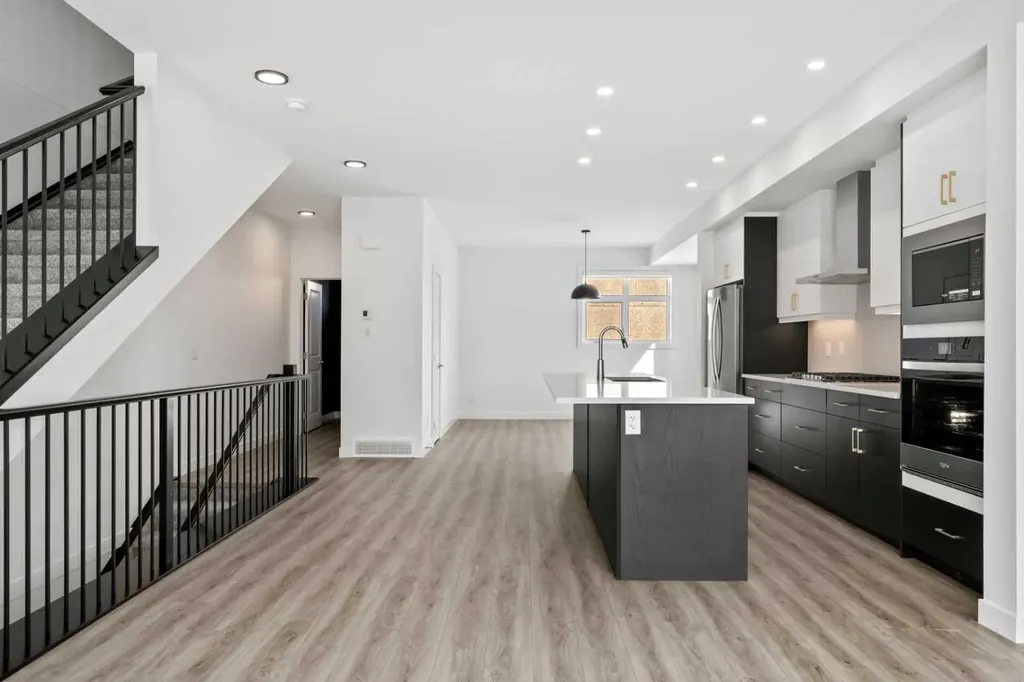 848 83 Street SW Calgary AB T3H 6M8