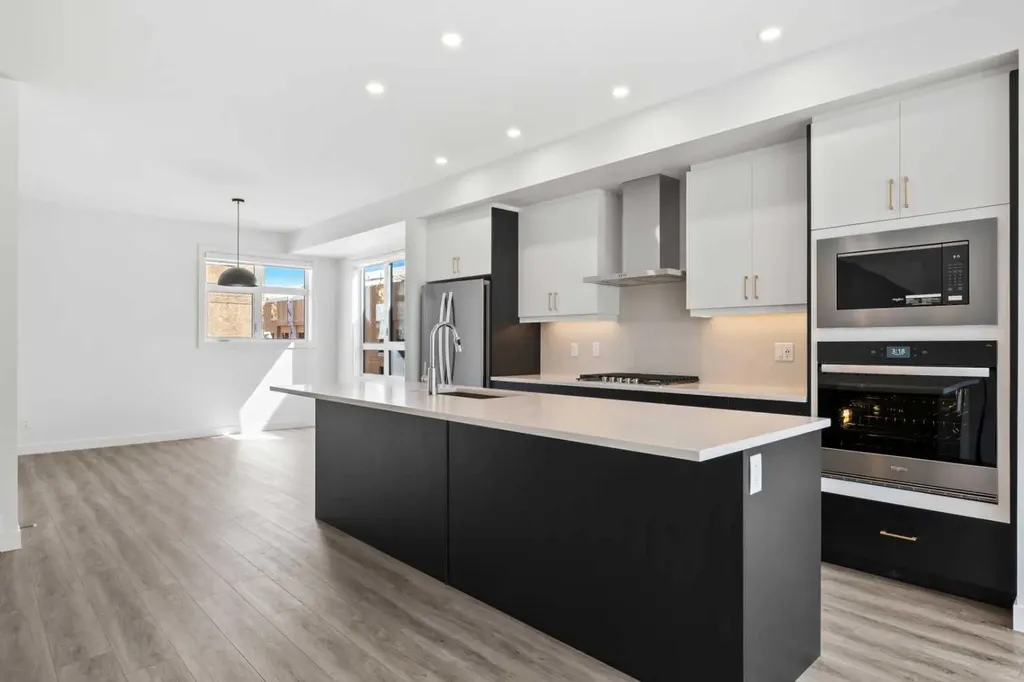 848 83 Street SW Calgary AB T3H 6M8