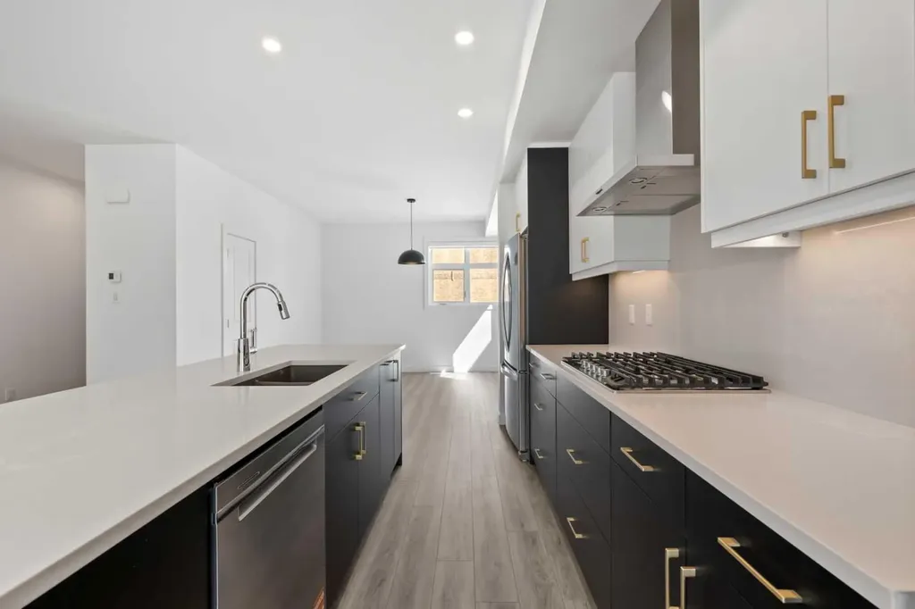 848 83 Street SW Calgary AB T3H 6M8