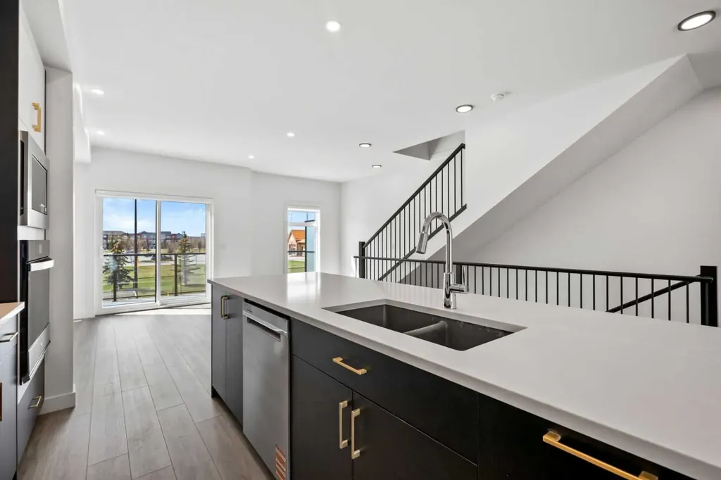 848 83 Street SW Calgary AB T3H 6M8