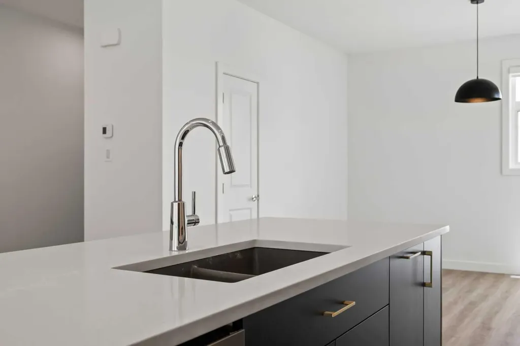 848 83 Street SW Calgary AB T3H 6M8