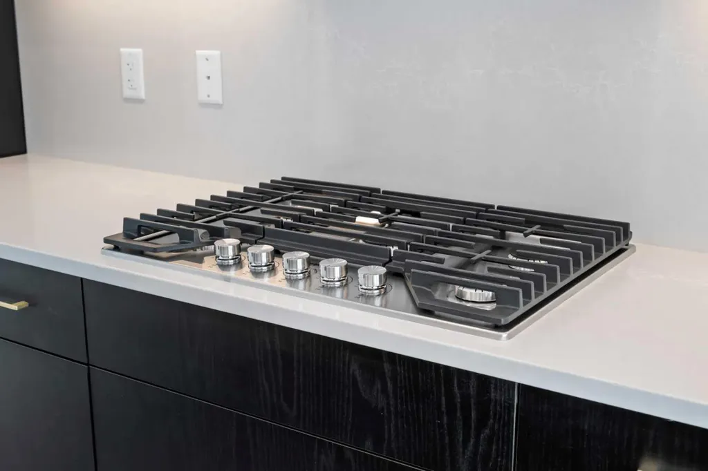 848 83 Street SW Calgary AB T3H 6M8