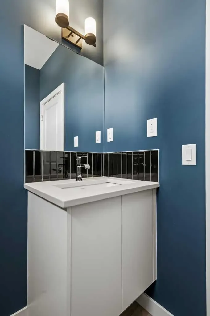848 83 Street SW Calgary AB T3H 6M8