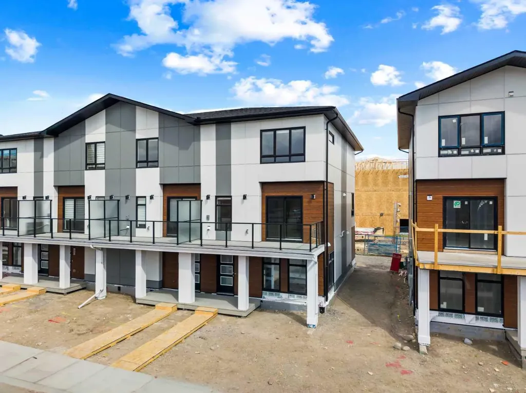 848 83 Street SW Calgary AB T3H 6M8