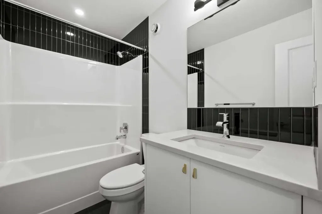 848 83 Street SW Calgary AB T3H 6M8