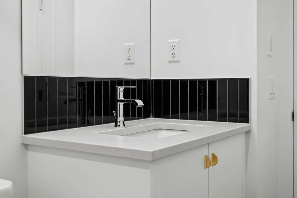 848 83 Street SW Calgary AB T3H 6M8