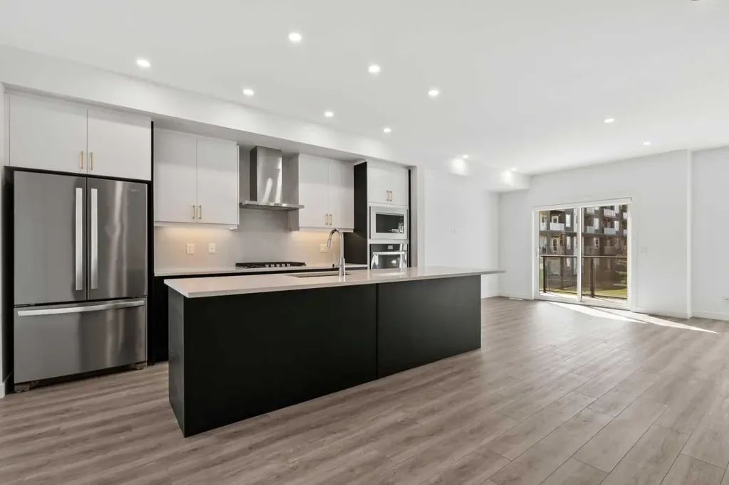 848 83 Street SW Calgary AB T3H 6M8