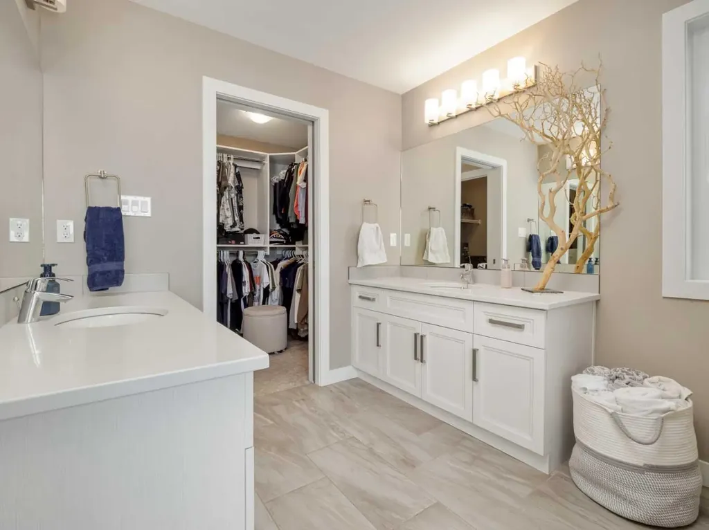 413 Devonia Way W Lethbridge AB T1J 5J7