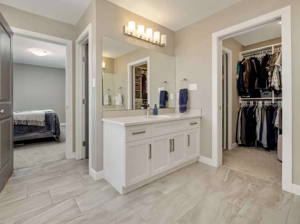 413 Devonia Way W Lethbridge AB T1J 5J7