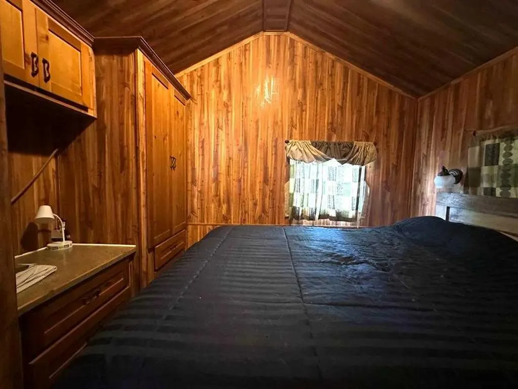 1221 Oak Avenue Lac Des Iles SK S0M 1A0