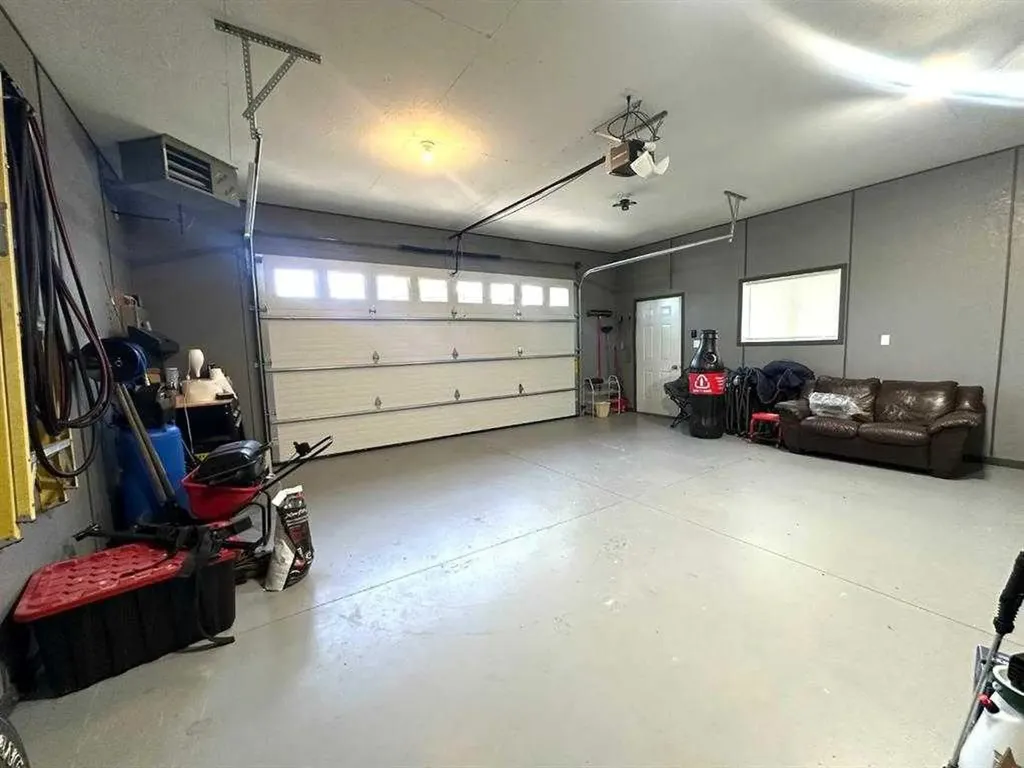 1221 Oak Avenue Lac Des Iles SK S0M 1A0