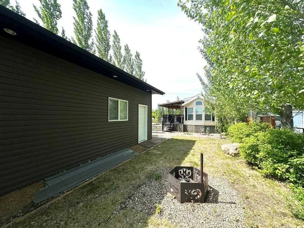 1221 Oak Avenue Lac Des Iles SK S0M 1A0