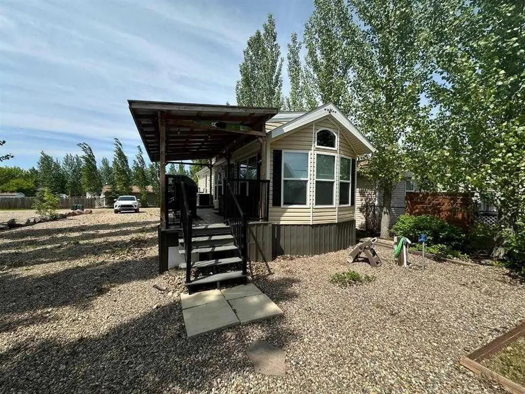 1221 Oak Avenue Lac Des Iles SK S0M 1A0