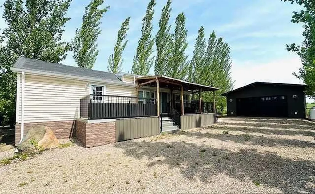 1221 Oak Avenue Lac Des Iles SK S0M 1A0