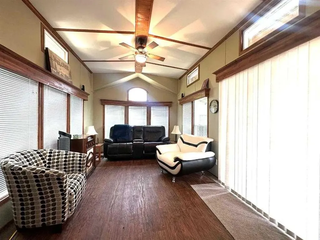 1221 Oak Avenue Lac Des Iles SK S0M 1A0