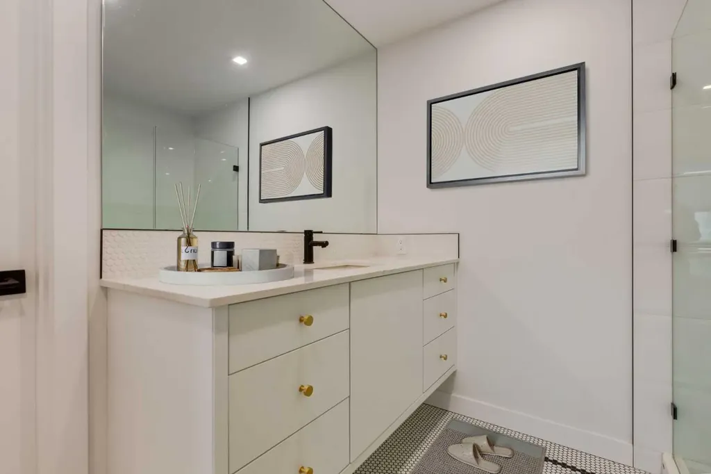 8505 Broadcast Avenue SW Calgary AB T3H 6B5