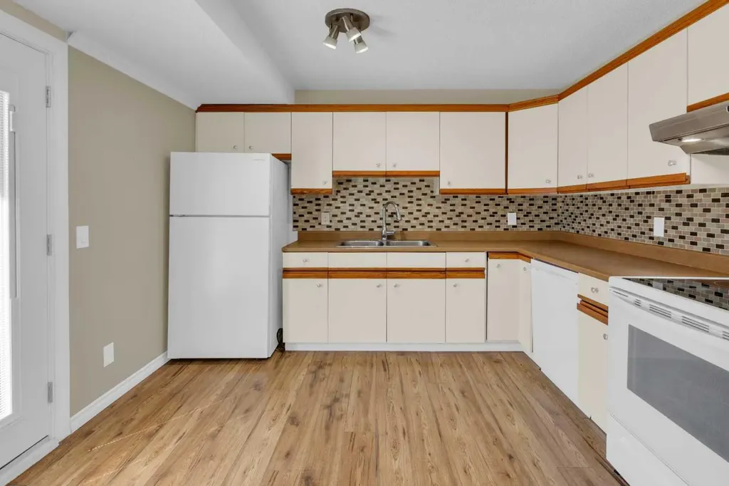 2537 9 Avenue SE Calgary AB T2A 0B4