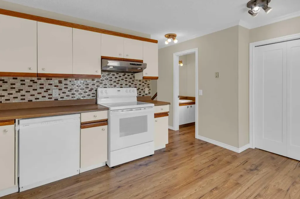2537 9 Avenue SE Calgary AB T2A 0B4