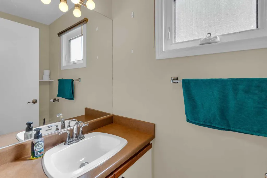 2537 9 Avenue SE Calgary AB T2A 0B4