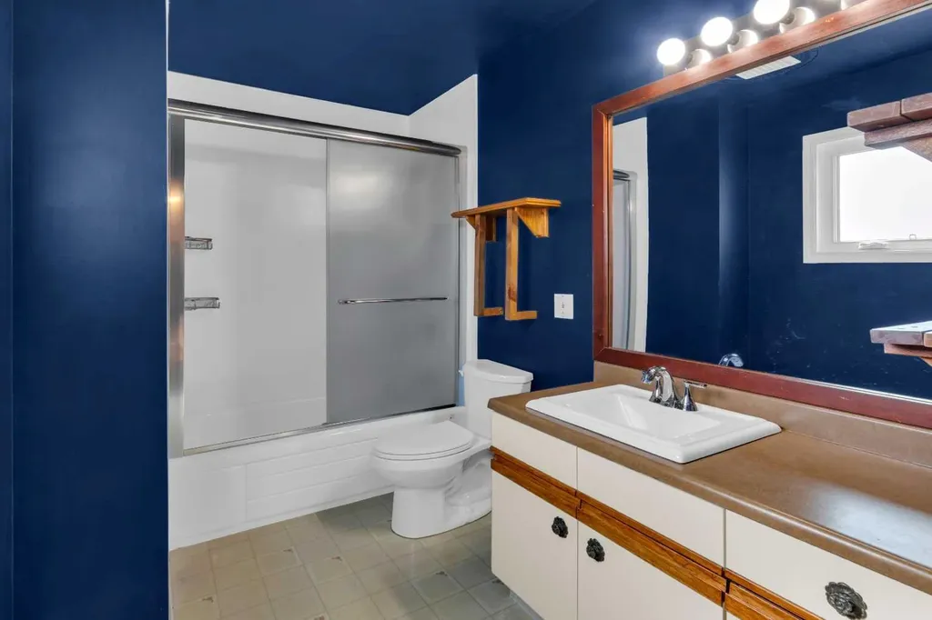 2537 9 Avenue SE Calgary AB T2A 0B4