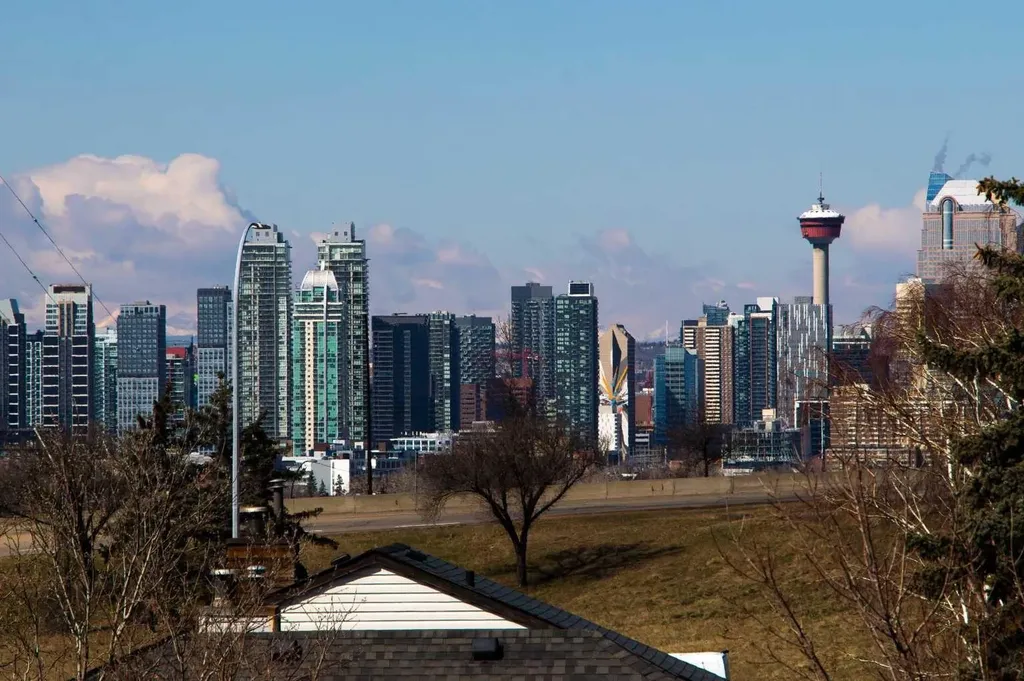 2537 9 Avenue SE Calgary AB T2A 0B4