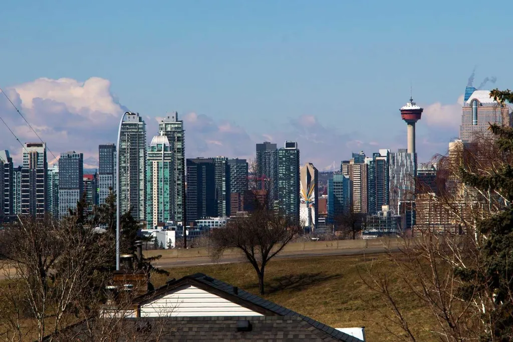 2537 9 Avenue SE Calgary AB T2A 0B4