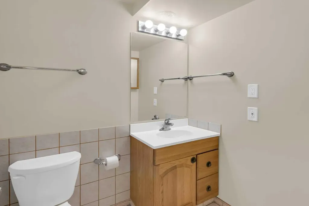 2537 9 Avenue SE Calgary AB T2A 0B4