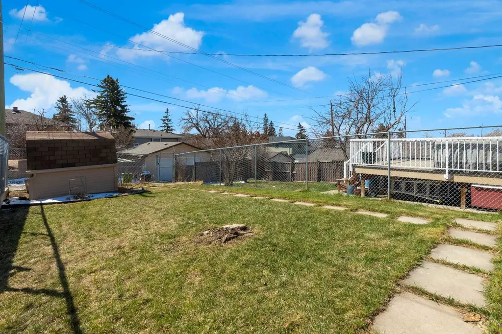 2537 9 Avenue SE Calgary AB T2A 0B4