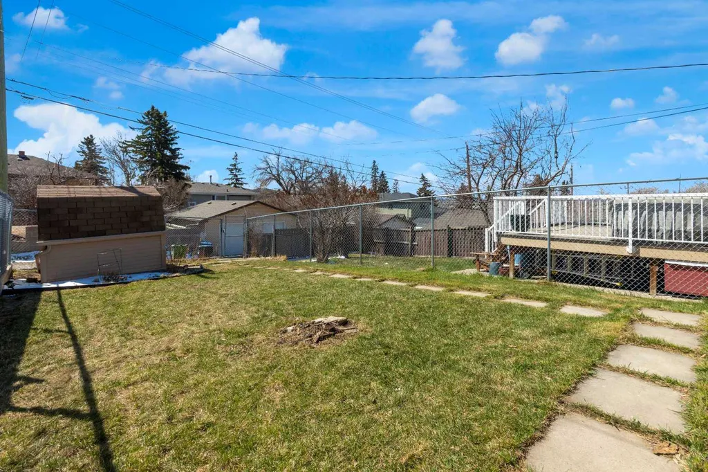 2537 9 Avenue SE Calgary AB T2A 0B4
