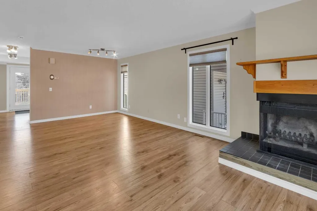 2537 9 Avenue SE Calgary AB T2A 0B4